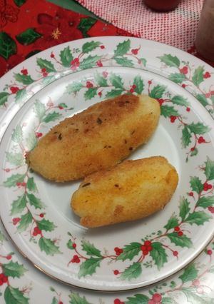 Una foto de Caramiñolas de yuca rellenas con carne molida y queso duro