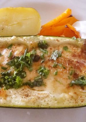 A picture of Oven-baked Courgettes with Cheese Sauce.