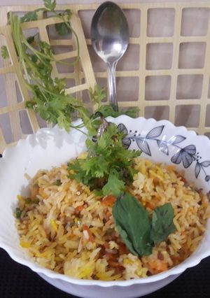 A picture of Mixed Veggies in Cooked Rice.