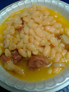 A picture of Great Northern Beans.