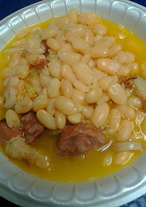 A picture of Great Northern Beans.