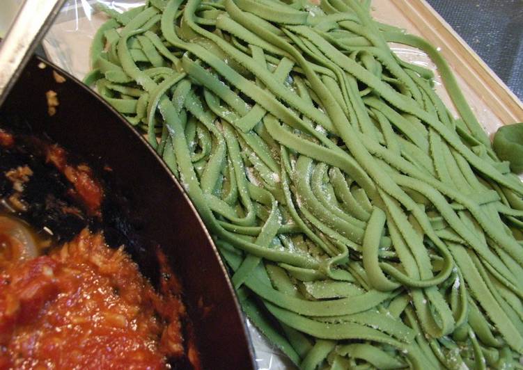 Handmade Spinach Fettuccine Pasta