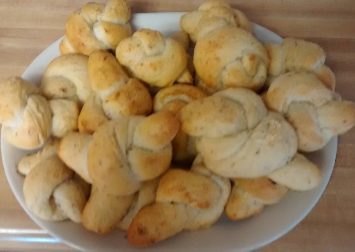 TL's Garlic Knots