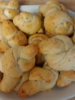 A picture of TL's Garlic Knots.