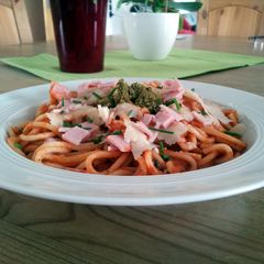 A picture of Pasta al Pomodoro.