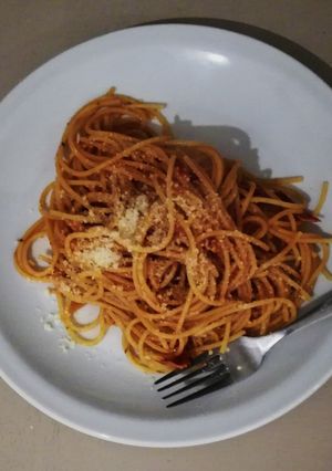 Una foto de Fideos con tuco y jamón !
