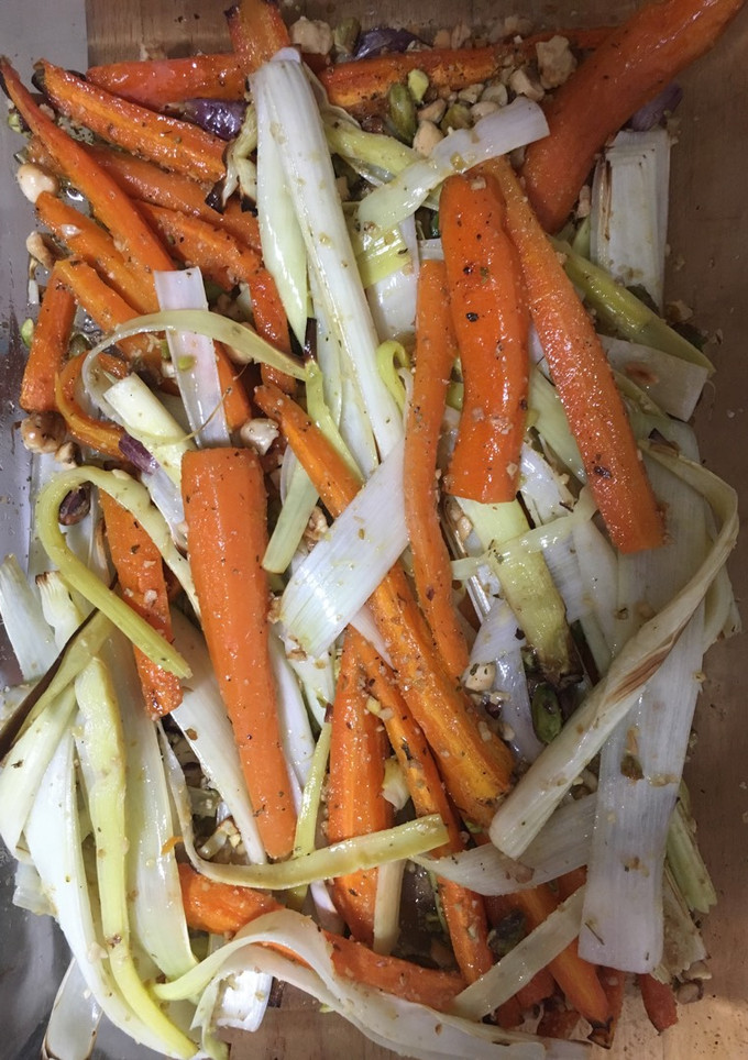 Una foto de Zanahorias asadas con frutos secos