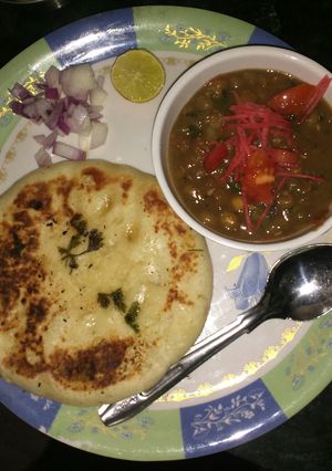 A picture of Matar kulche.