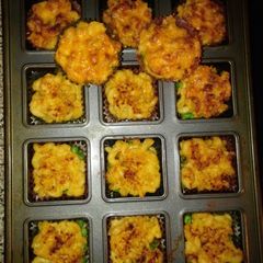 A picture of Macaroni and cheese muffins.
