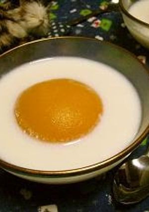 A picture of Sunny-Side Up Jello.