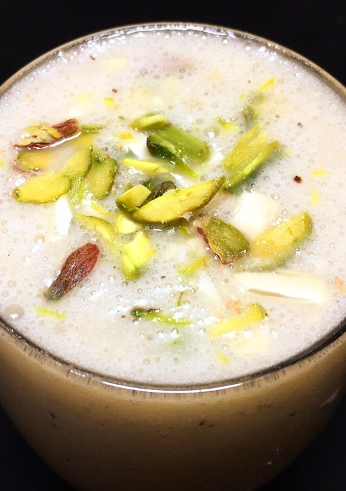 A picture of Banana Dates and Nut Smoothie.