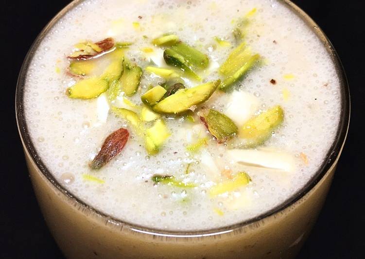 Easiest Way to Prepare Any-night-of-the-week Banana Dates and Nut Smoothie