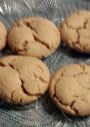 A picture of Elaine's quick&easy peanut butter cookies.