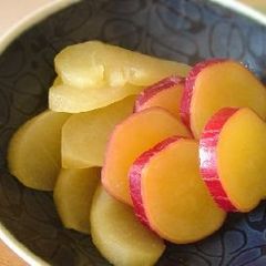 A picture of Easy Snack in a Pot Simmered Sweet Potato and Apple.