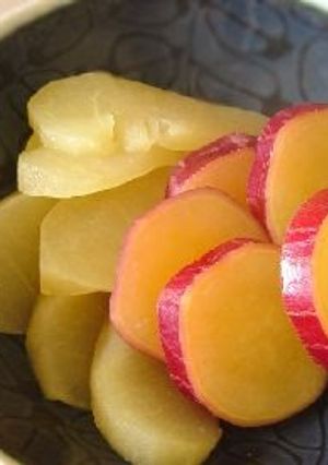 A picture of Easy Snack in a Pot Simmered Sweet Potato and Apple.