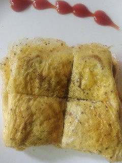 ரோட்டுக்கடை பிரெட் ஆம்லெட் (Bread omelette recipe in tamil) செய்முறை முக்கிய புகைப்படம்