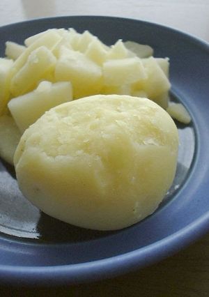 A picture of How to Boil Potatoes in the Microwave.