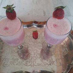 A picture of Strawberry shake.