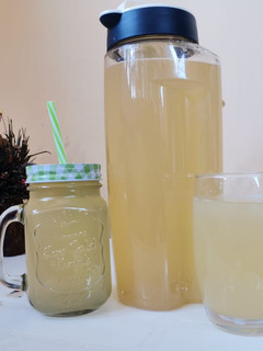 A picture of Simple Homemade Lemonade.