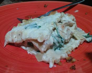 Popular Cuisine Two layer alfredo lasagna Restaurant Style