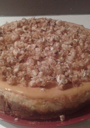 A picture of 'Dulce de Leche' ricotta cheesecake with caramelized hazelnuts.