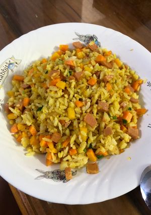 Hình của món Cơm chiên xúc xích cà rốt.