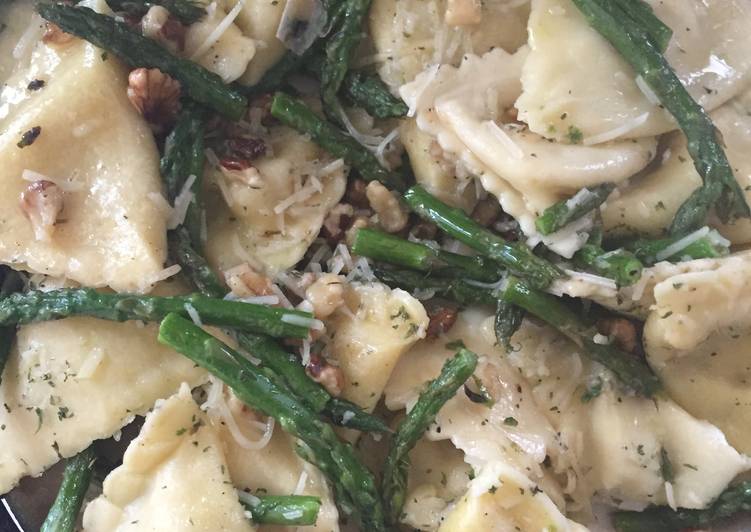 Easy Way to Cook Appetizing Ravioli With Sautéed Asparagus And Walnuts