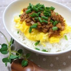 A picture of Tuna and Egg Soboro Don Rice Bowl.