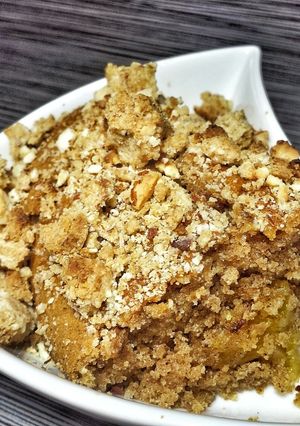 A picture of Mango Apple Peach Crumble Cake with Almond Crumble Crust.