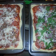 A picture of Pillsbury croissant pizza.