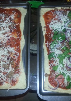 A picture of Pillsbury croissant pizza.