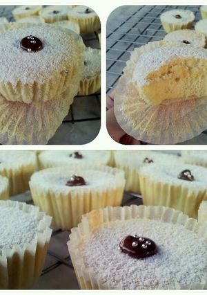 A picture of Vanilla Chiffon Cupcakes.