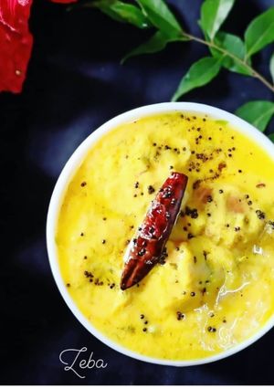 पकौड़े की राजस्थानी कढ़ी (pakode ki rajasthani kadhi recipe in Hindi) रेसिपी मुख्य फोटो