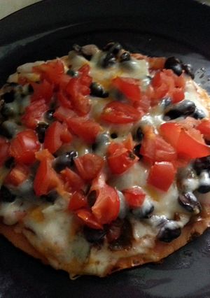 A picture of Meatless tortilla pizza.