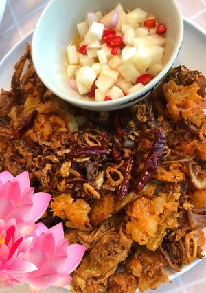 รูปของ ยำกลีบบัว ไก่กรอบ 🌸🍗