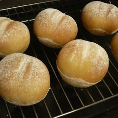 A picture of Simple Fluffy Bread Rolls.