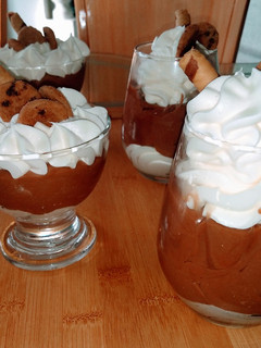 Una foto de Mousse de chocolate 🍫 súper fácil