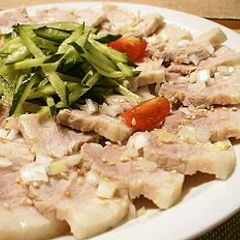 A picture of Tender Boiled Pork with Korean Dressing.