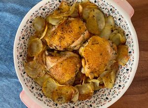 Una foto de Pollo provenzal con papas