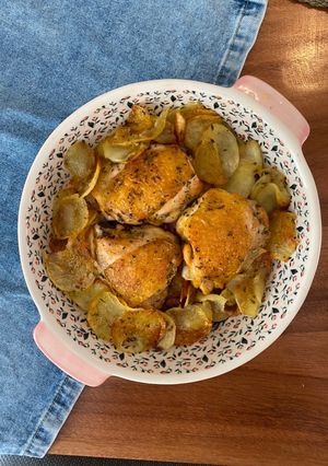 Una foto de Pollo provenzal con papas