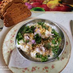 A picture of Dahi bhalla.
