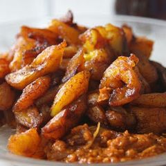 A picture of Alloco( Fried Plantains).