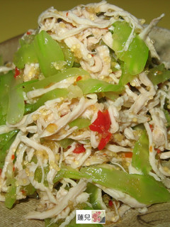 涼拌飛魚卵雞絲 的食譜成品照片