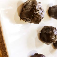 A picture of Stuffed oreo balls.