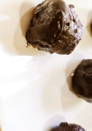A picture of Stuffed oreo balls.