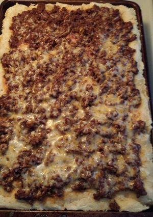 A picture of Taco pizza.