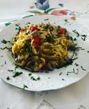 Espaguetis con setas champiñones y filete de atún