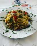 Espaguetis con setas champiñones y filete de atún