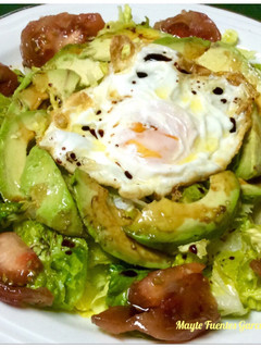 Una foto de Ensalada Lyonesa a mí estilo