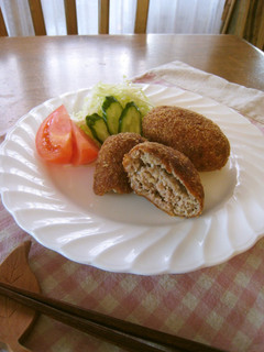 A picture of Menchi-Katsu (Fried Ground Meat Cutlets) with Lots of Cabbage.